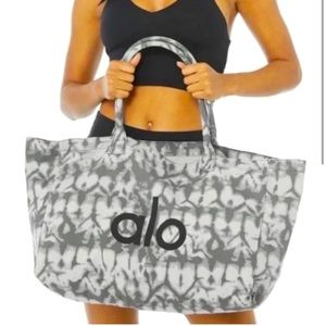 NWT- Alo Yoga Tote Bag